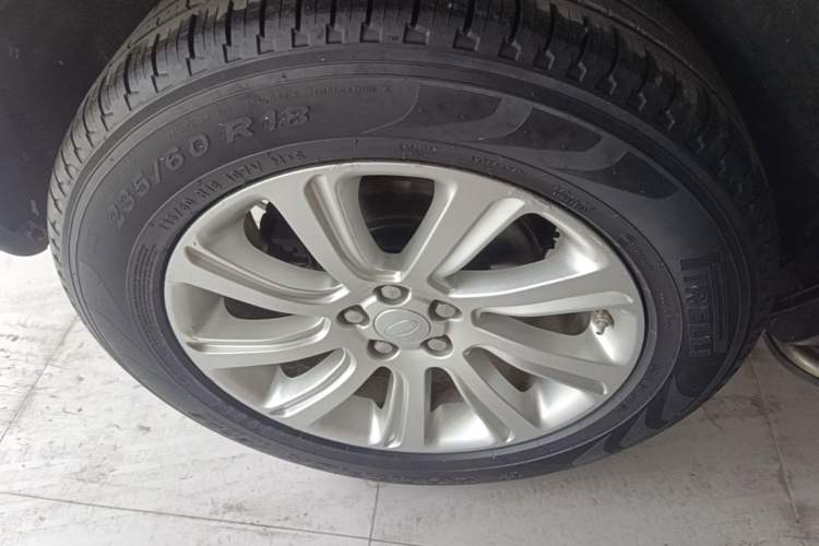 Used Land Rover Discovery Sport 2019 240 PS SE Version China V Standard Right Rear Wheel Hub