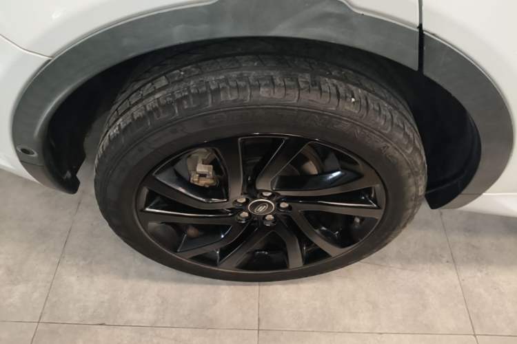 Used Land Rover Discovery Sport 2019 240 PS SE Dynamic Version China VI Standard Right Rear Wheel Hub