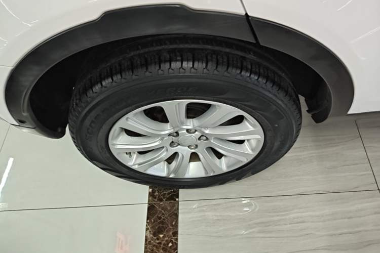 Used Land Rover Discovery Sport 2019 200PS PURE Edition China VI Standard Right Rear Wheel Hub