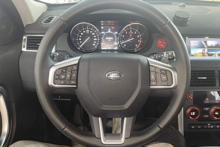 Used Land Rover Discovery Sport 2019 240 PS SE Version China VI Standard Steering Wheel