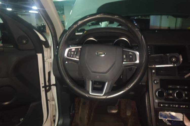 Used Land Rover Discovery Sport 2019 240 PS PURE Edition China VI Standard Steering Wheel