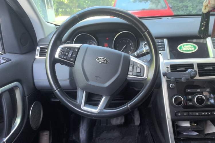 Used Land Rover Discovery Sport 2019 240 PS SE Version China VI Standard Steering Wheel
