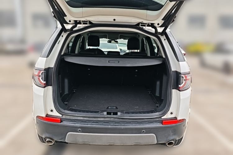 Used Land Rover Discovery Sport 2019 240 PS SE Version China VI Standard Trunk