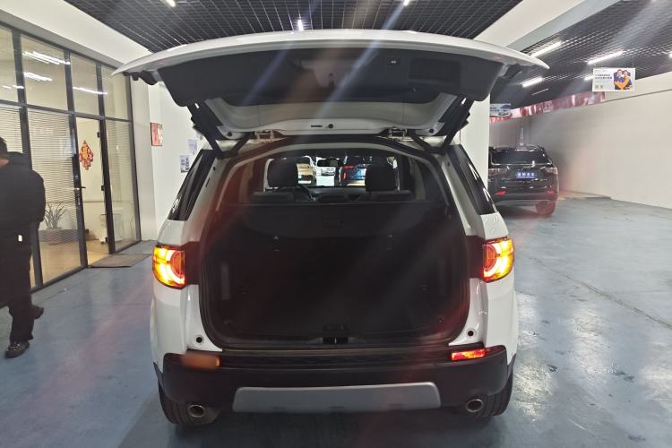 Used Land Rover Discovery Sport 2019 240 PS SE Version China VI Standard Trunk