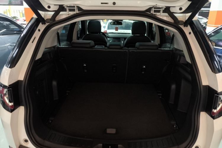 Used Land Rover Discovery Sport 2019 240 PS SE Version China VI Standard Trunk