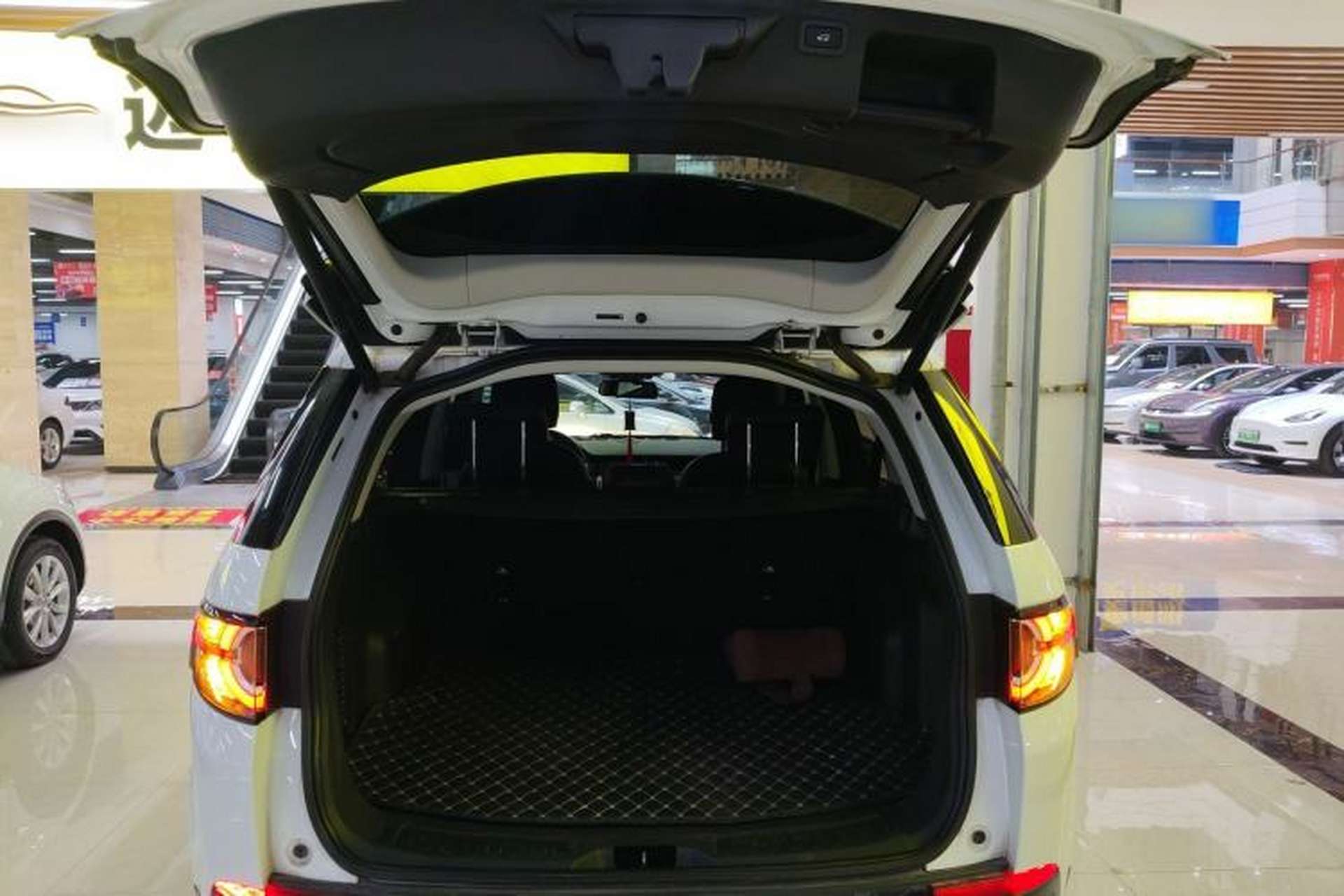 Used Land Rover Discovery Sport 2019 240 PS SE Version China V Standard Trunk