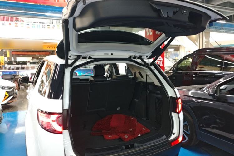 Used Land Rover Discovery Sport 2019 240 PS HSE Version China VI Standard Trunk