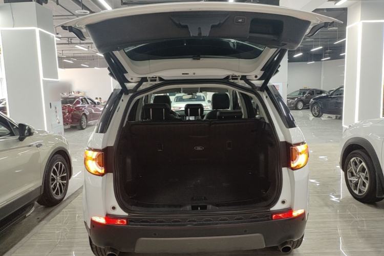 Used Land Rover Discovery Sport 2019 240 PS SE Version China VI Standard Trunk