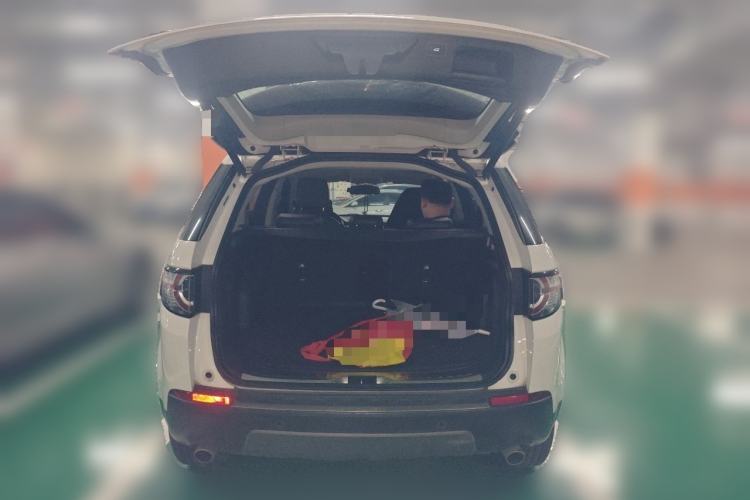 Used Land Rover Discovery Sport 2019 240 PS SE Version China VI Standard Trunk