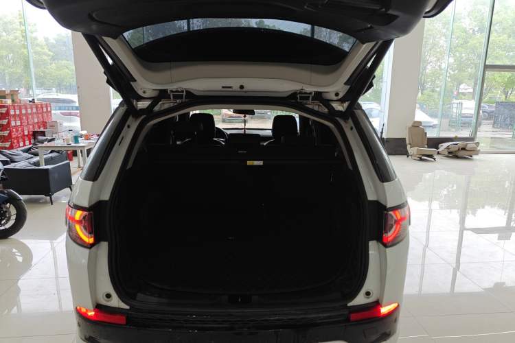 Used Land Rover Discovery Sport 2019 240 PS SE Dynamic Version China VI Standard Trunk