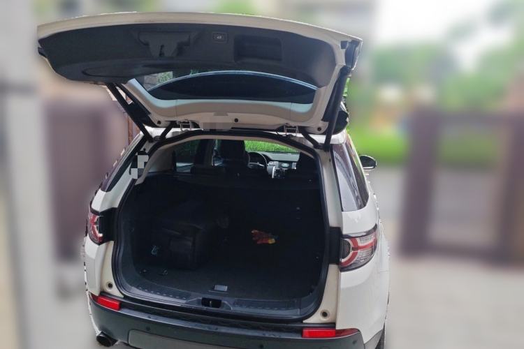 Used Land Rover Discovery Sport 2019 240 PS SE Version China VI Standard Trunk