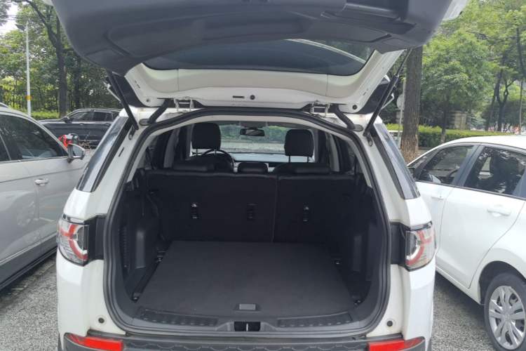 Used Land Rover Discovery Sport 2019 240 PS PURE Edition China V Standard Trunk