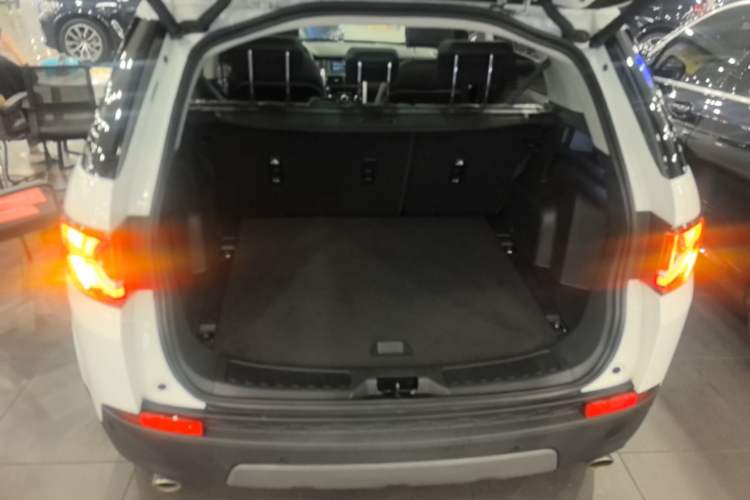 Used Land Rover Discovery Sport 2019 240 PS SE Version China VI Standard Trunk
