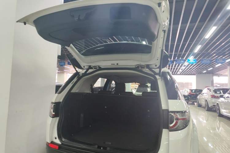 Used Land Rover Discovery Sport 2019 240 PS PURE Edition China V Standard Trunk