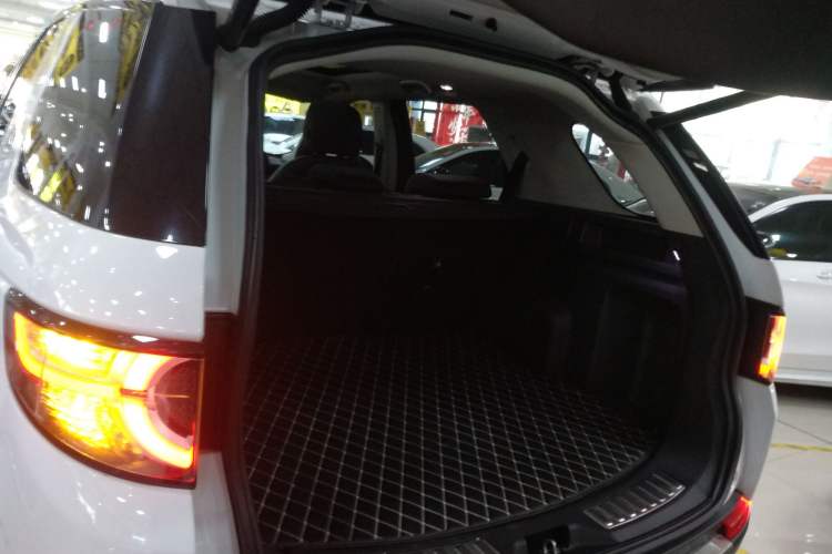 Used Land Rover Discovery Sport 2019 200PS PURE Edition China VI Standard Trunk