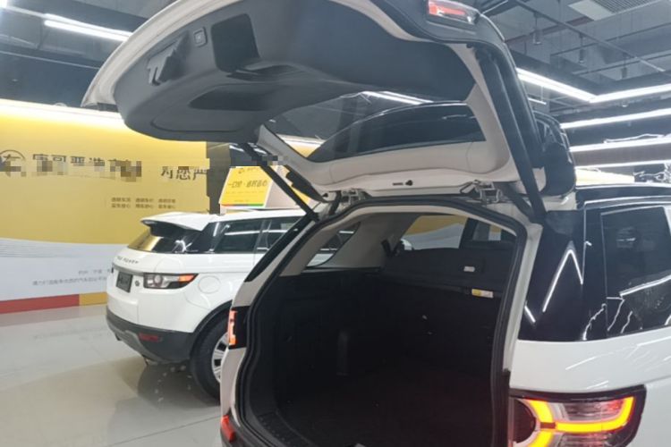 Used Land Rover Discovery Sport 2019 240 PS SE Version China VI Standard Trunk