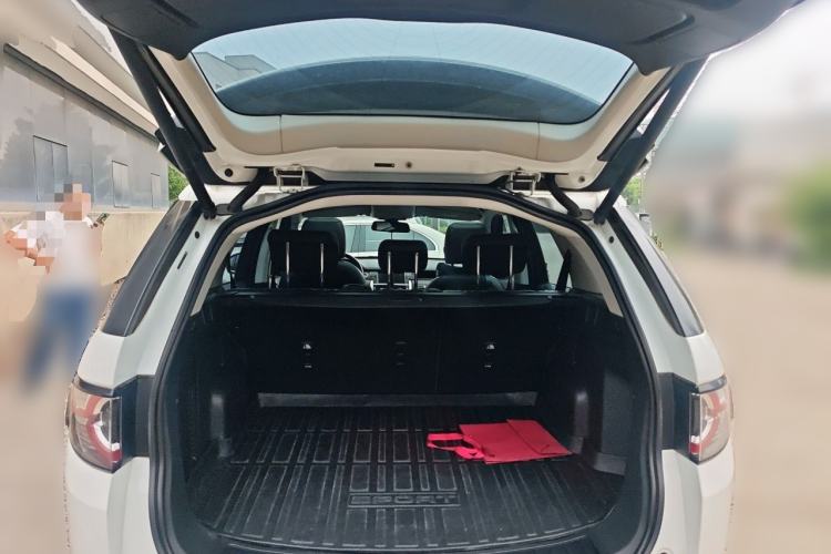 Used Land Rover Discovery Sport 2019 240 PS SE Version China VI Standard Trunk