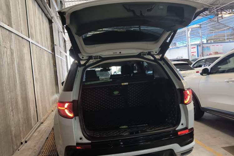 Used Land Rover Discovery Sport 2019 240 PS SE Dynamic Version China VI Standard Trunk