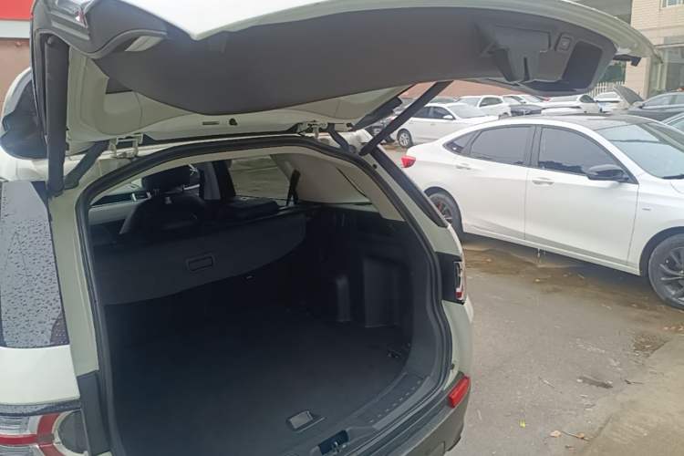 Used Land Rover Discovery Sport 2019 240 PS SE Version China VI Standard Trunk