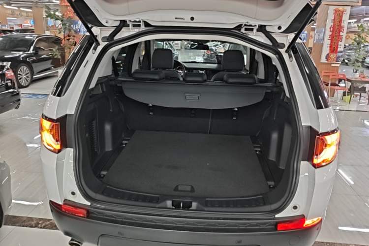 Used Land Rover Discovery Sport 2019 200PS PURE Edition China VI Standard Trunk
