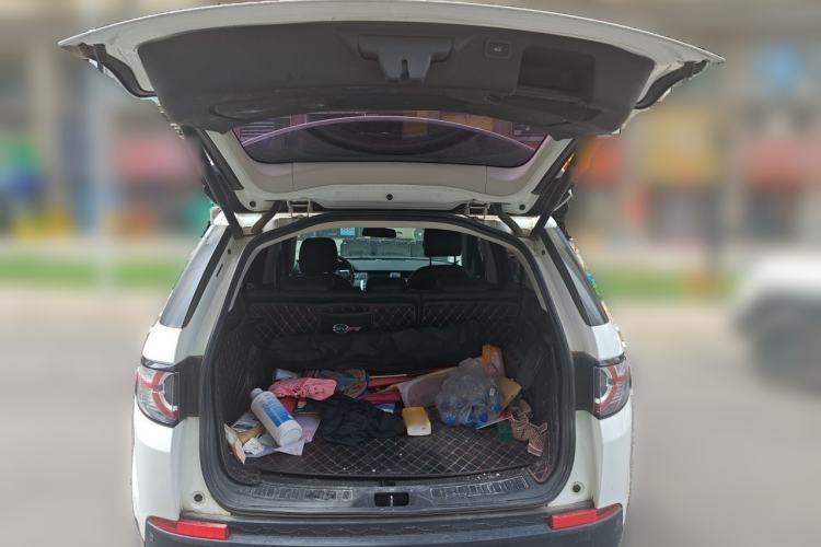 Used Land Rover Discovery Sport 2019 240 PS SE Version China VI Standard Trunk