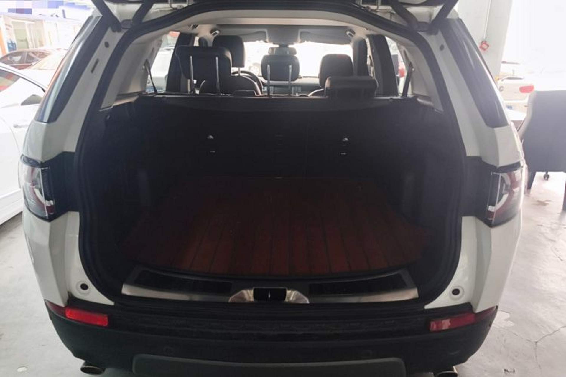 Used Land Rover Discovery Sport 2019 240 PS SE Version China VI Standard Trunk