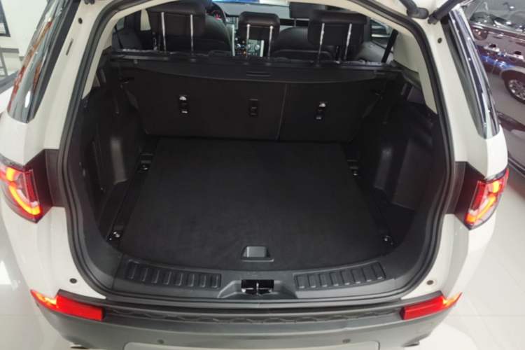 Used Land Rover Discovery Sport 2019 240 PS SE Version China VI Standard Trunk