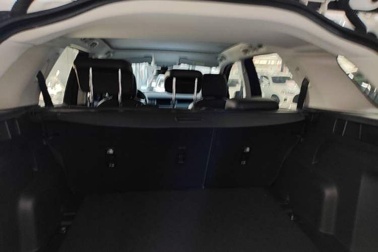 Used Land Rover Discovery Sport 2019 240 PS SE Version China V Standard Trunk