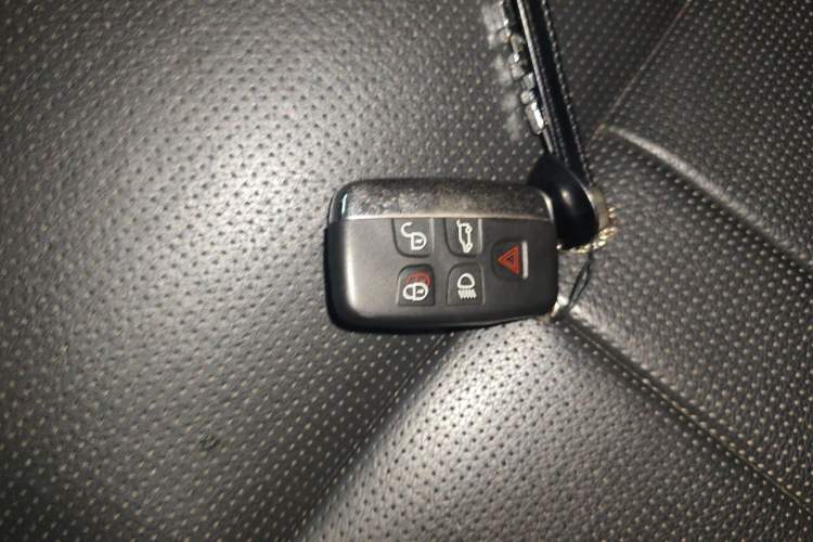Used Land Rover Discovery Sport 2019 240 PS SE Version China VI Standard Vehicle Key