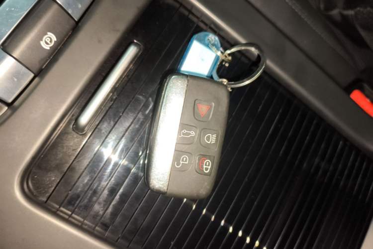 Used Land Rover Discovery Sport 2019 240 PS SE Version China VI Standard Vehicle Key