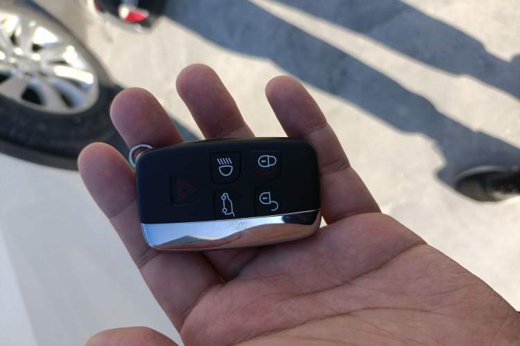 Used Land Rover Discovery Sport 2019 240 PS PURE Edition China VI Standard Vehicle Key
