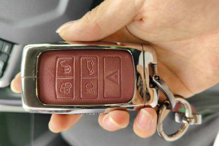 Used Land Rover Discovery Sport 2019 240 PS SE Version China VI Standard Vehicle Key