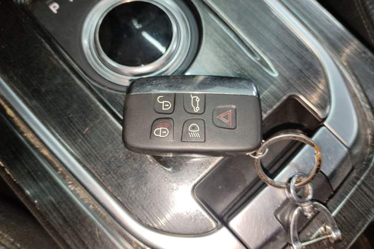 Used Land Rover Discovery Sport 2019 240 PS SE Version China VI Standard Vehicle Key