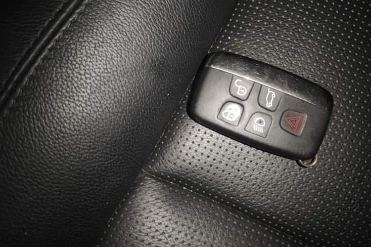 Used Land Rover Discovery Sport 2019 240 PS SE Version China VI Standard Vehicle Key