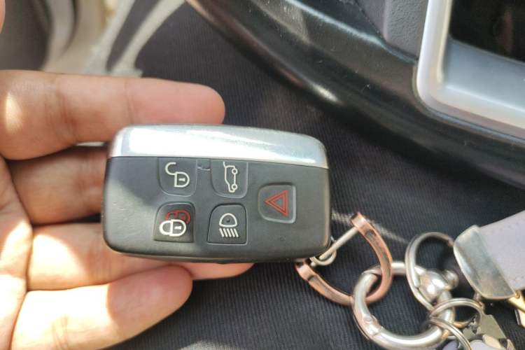 Used Land Rover Discovery Sport 2019 240 PS SE Version China VI Standard Vehicle Key