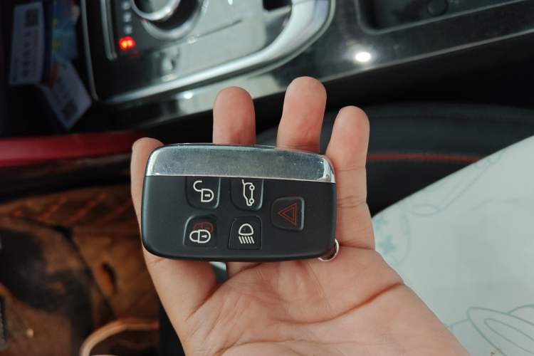 Used Land Rover Discovery Sport 2019 240 PS SE Dynamic Version China VI Standard Vehicle Key