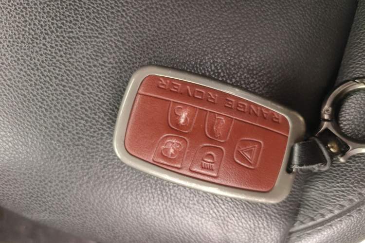 Used Land Rover Discovery Sport 2019 240 PS PURE Edition China VI Standard Vehicle Key