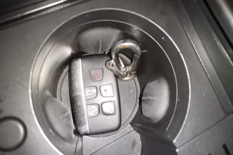 Used Land Rover Discovery Sport 2019 240 PS PURE Edition China VI Standard Vehicle Key