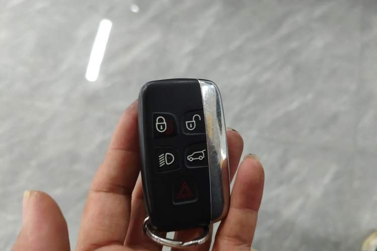 Used Land Rover Discovery Sport 2019 240 PS SE Dynamic Version China VI Standard Vehicle Key