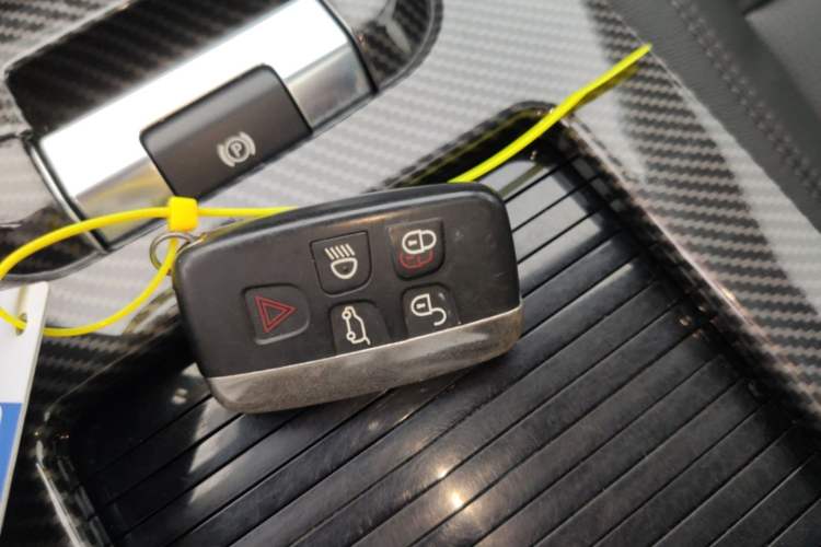 Used Land Rover Discovery Sport 2019 240 PS SE Version China VI Standard Vehicle Key