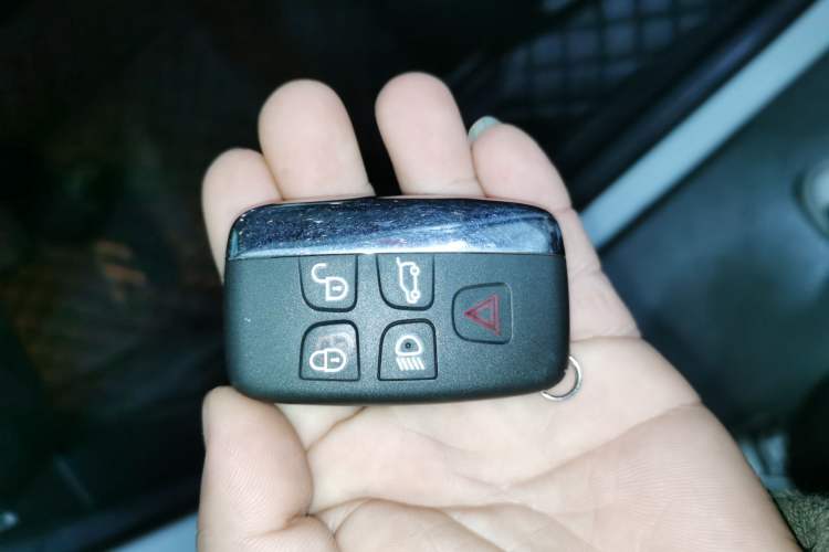 Used Land Rover Discovery Sport 2019 240 PS SE Version China VI Standard Vehicle Key