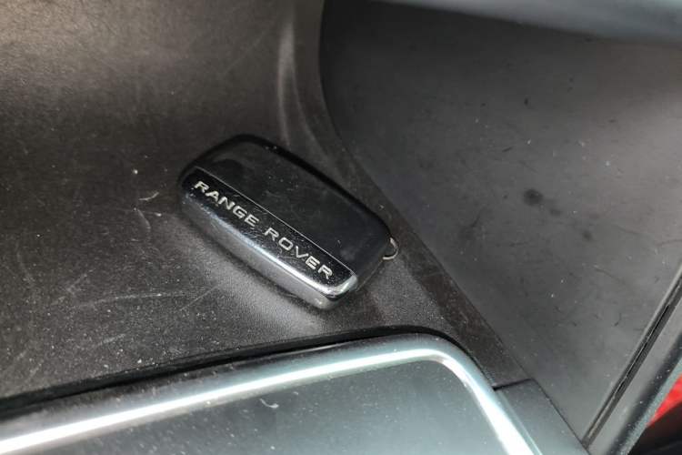 Used Land Rover Discovery Sport 2019 240 PS PURE Edition China VI Standard Vehicle Key