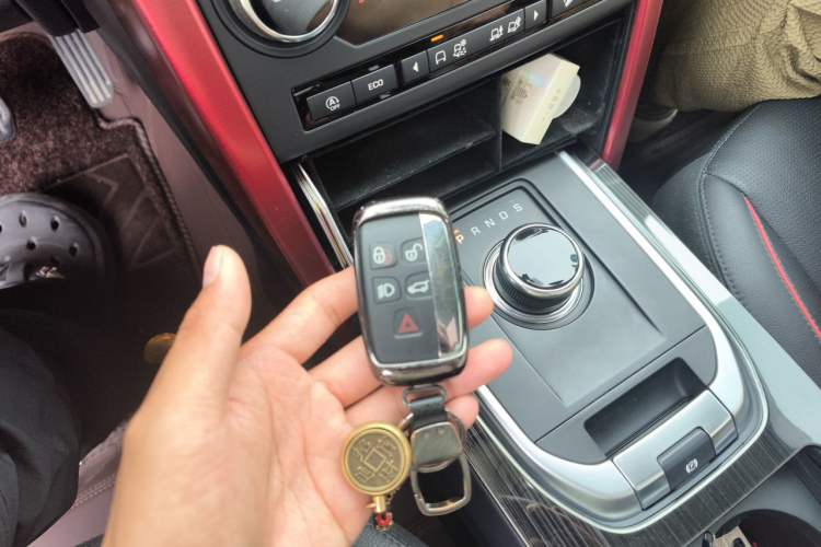 Used Land Rover Discovery Sport 2019 240 PS SE Version China VI Standard Vehicle Key