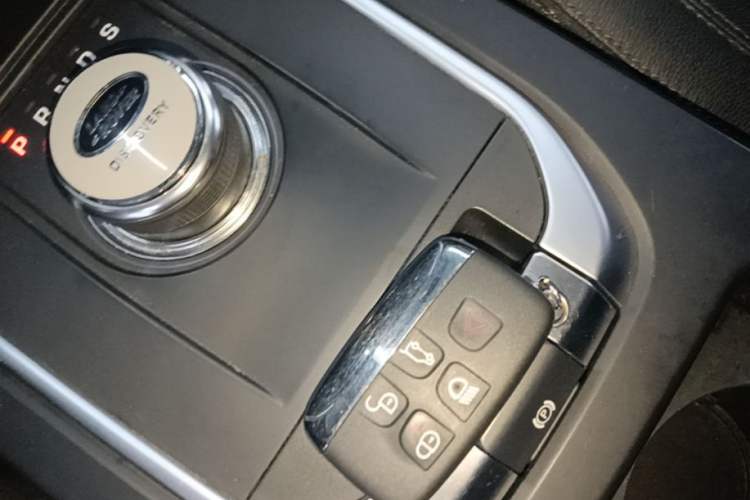 Used Land Rover Discovery Sport 2019 240 PS SE Version China VI Standard Vehicle Key