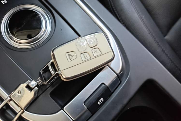 Used Land Rover Discovery Sport 2019 240 PS SE Version China VI Standard Vehicle Key