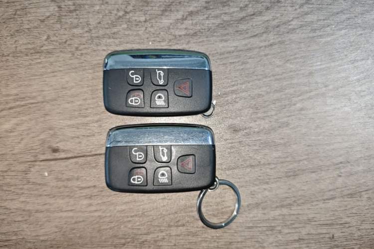 Used Land Rover Discovery Sport 2019 240 PS SE Version China VI Standard Vehicle Key