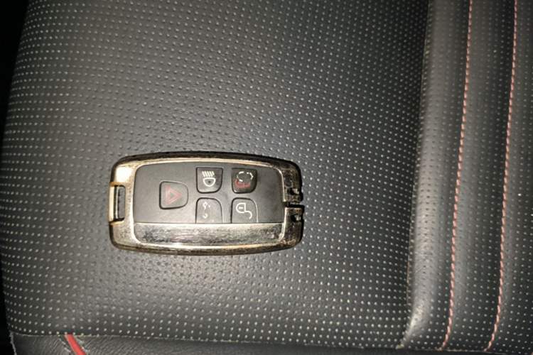 Used Land Rover Discovery Sport 2019 240 PS SE Dynamic Version China VI Standard Vehicle Key