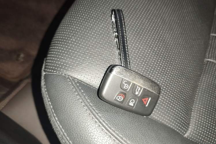 Used Land Rover Discovery Sport 2019 240 PS SE Version China VI Standard Vehicle Key