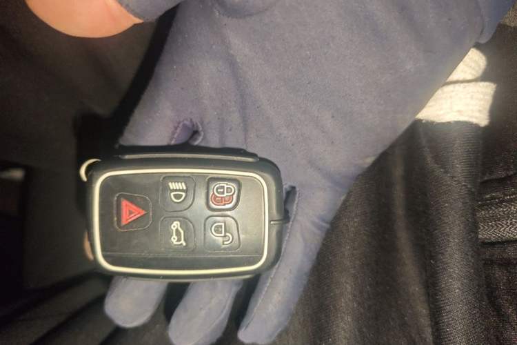 Used Land Rover Discovery Sport 2019 240 PS PURE Edition China VI Standard Vehicle Key
