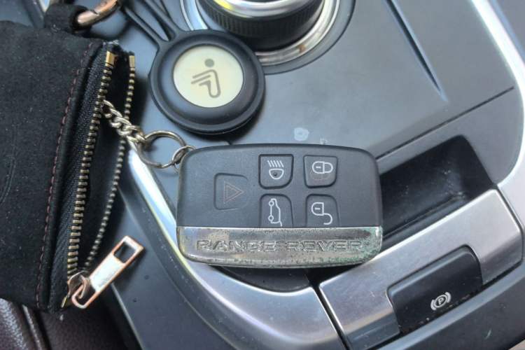 Used Land Rover Discovery Sport 2019 240 PS SE Version China VI Standard Vehicle Key